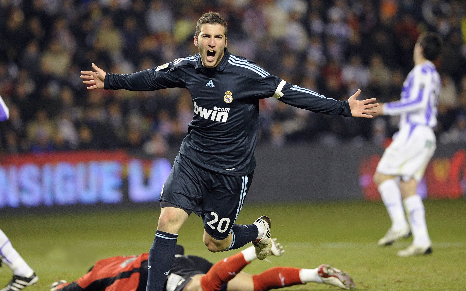 切尔西未能从卡拉巴赫身上全取三分,欧冠出线形势复杂,切尔西官推改名_欧洲冠军